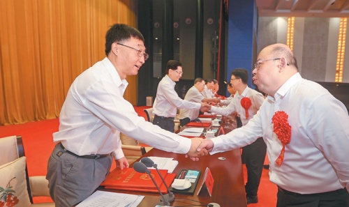 广西科学技术奖励大会在南宁召开